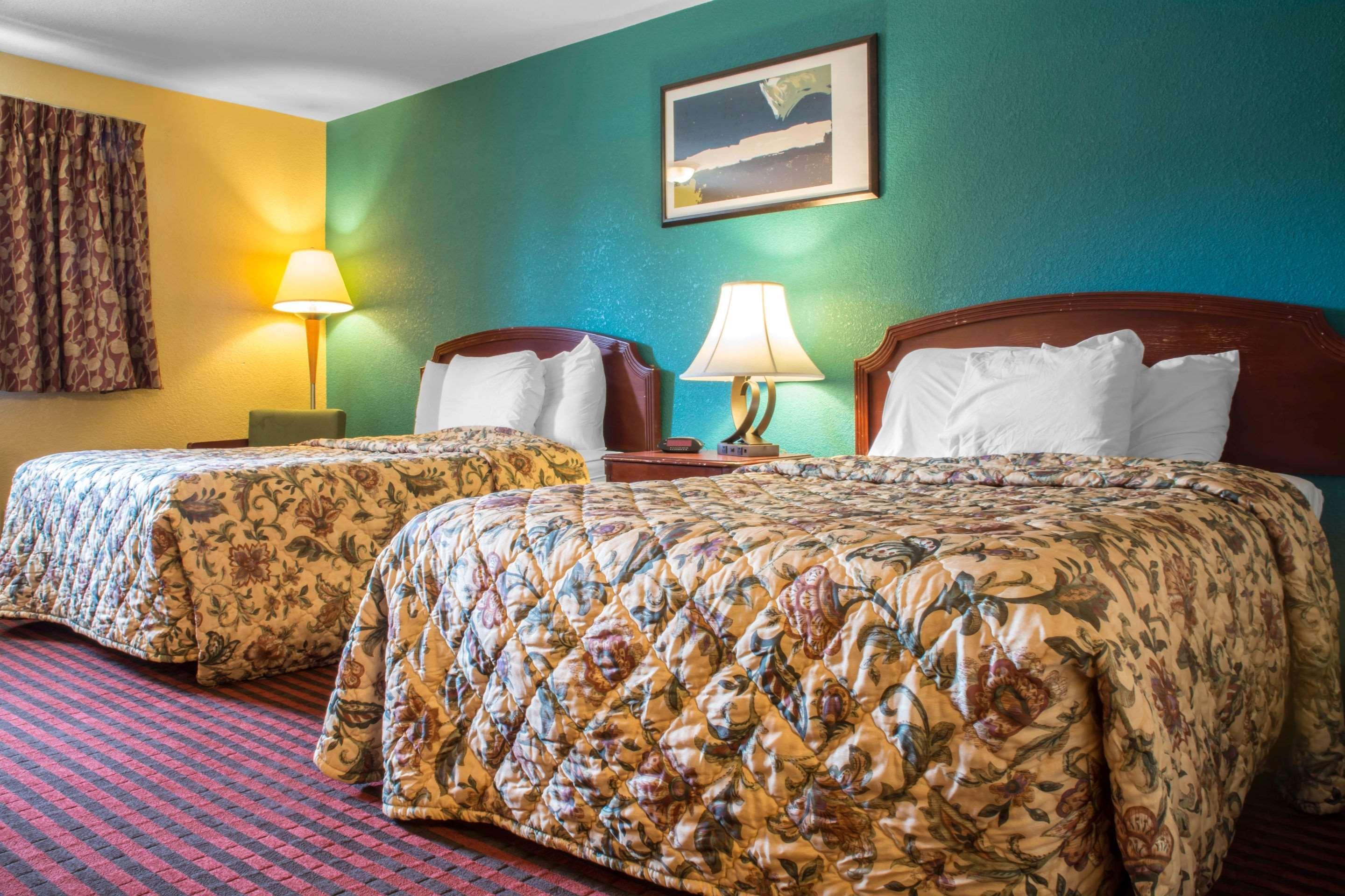Econo Lodge Hotel Bradford Eksteriør bilde