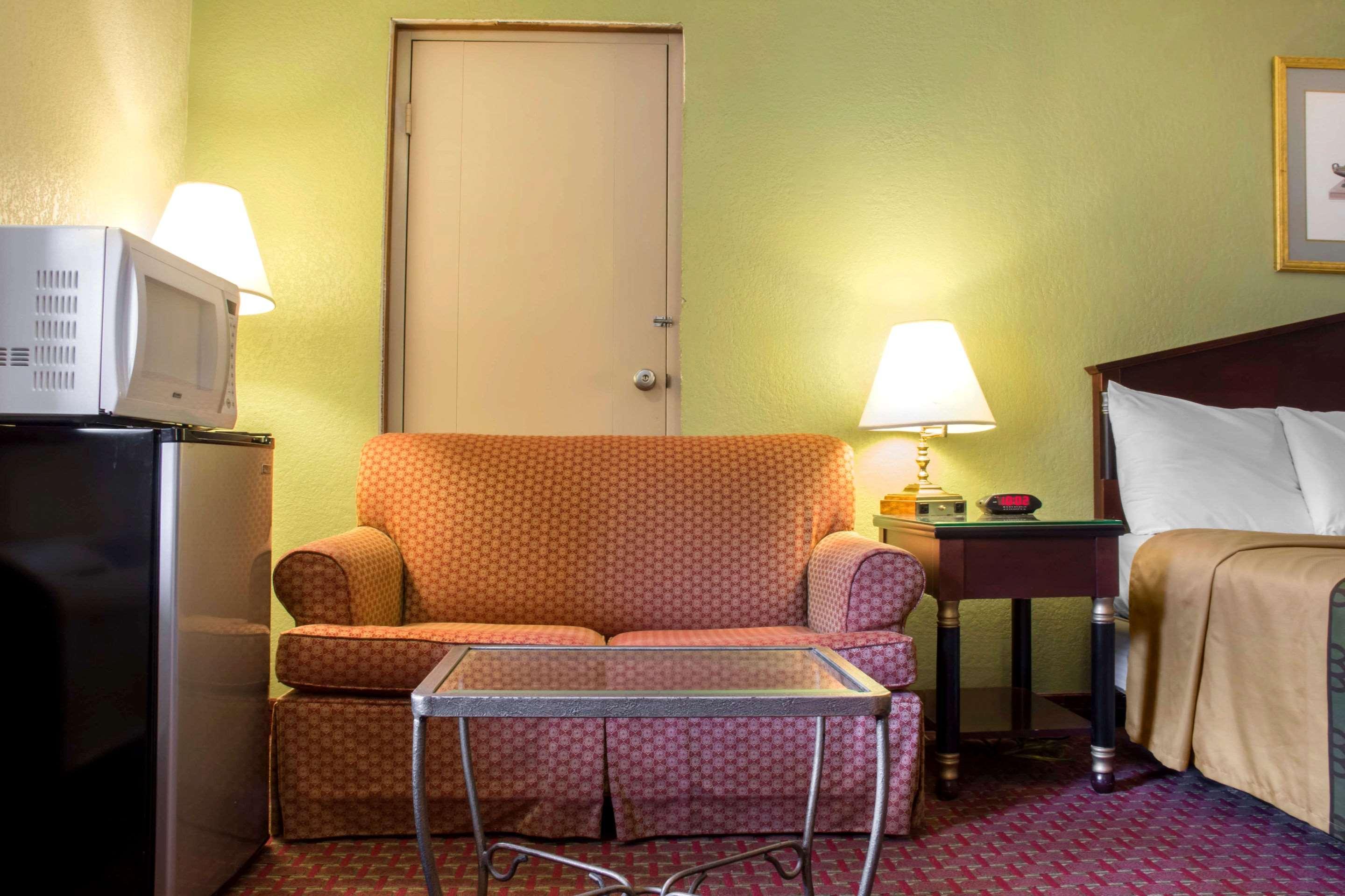Econo Lodge Hotel Bradford Eksteriør bilde