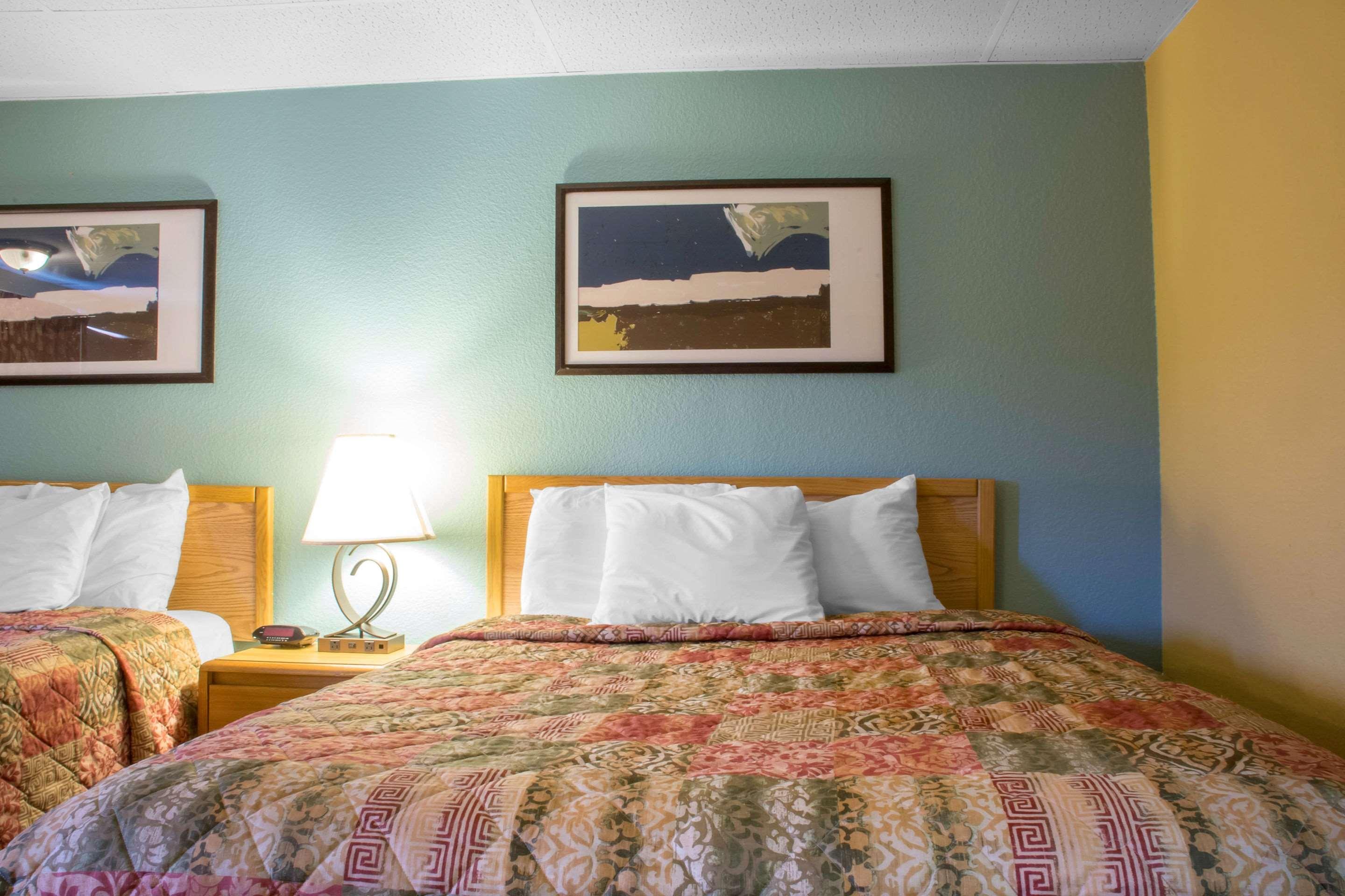 Econo Lodge Hotel Bradford Eksteriør bilde